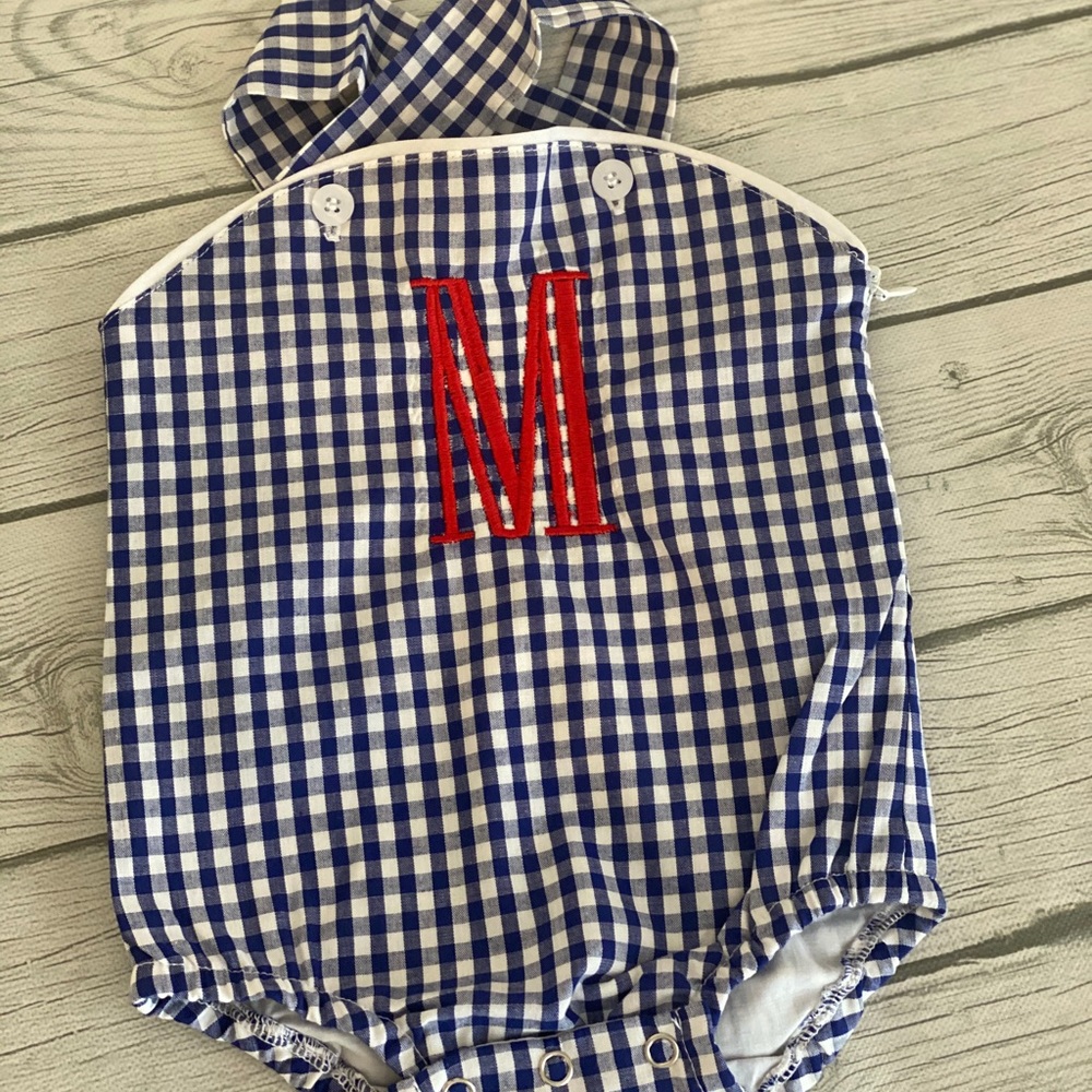 Gingham baby body suit